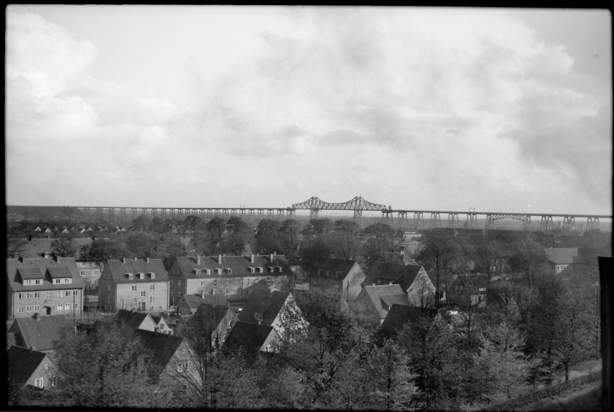 Rendsburger Hochbrücke en 100 år gammal järnvägsbro över Kiel kanalen.