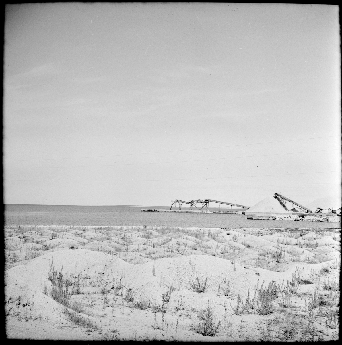 Troligen strandkanten vid Ar, en ort i Fleringe socken på Gotlands västra kust.