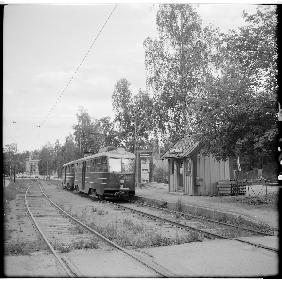 Lidingö Trafik Aktiebolaget, LiB A24(A) 10 "ängbyvagn" linje 20 hållplats Norevägen på Lejonvägen.