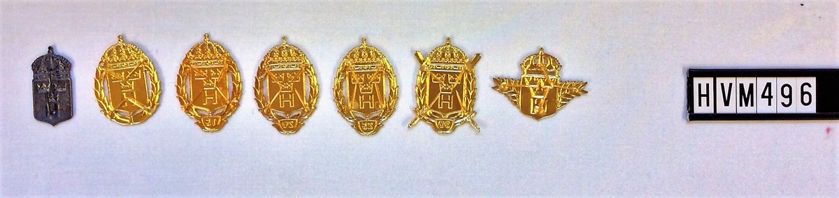Sköld med kunglig krona. tre kronor(symbol). Lagerkrans, svärd infogas på äldre årtal.