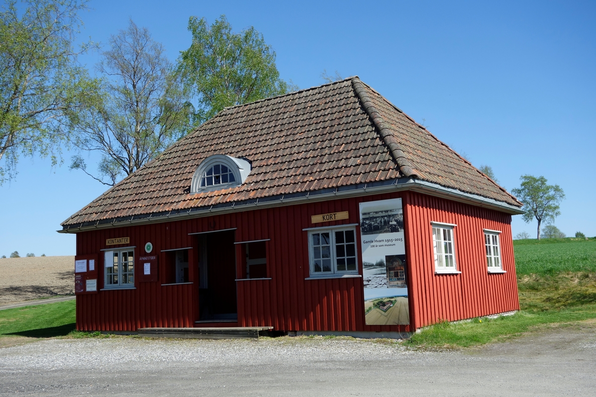 Gartnerbolig for Akershus landbruksskole, tegnet av Arnstein Arneberg ca. 1930. Flyttet i 1994.