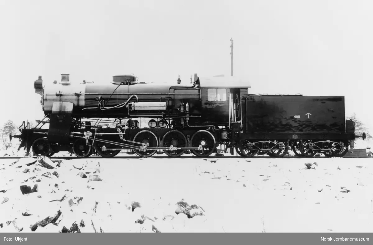 Leveransefoto av damplokomotiv type 31b nr. 400 hos Nydqvist & Holm (NOHAB)