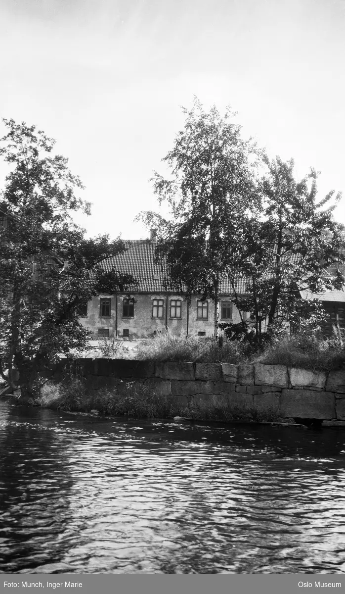 elv, Nedre Foss gård, hovedbygning