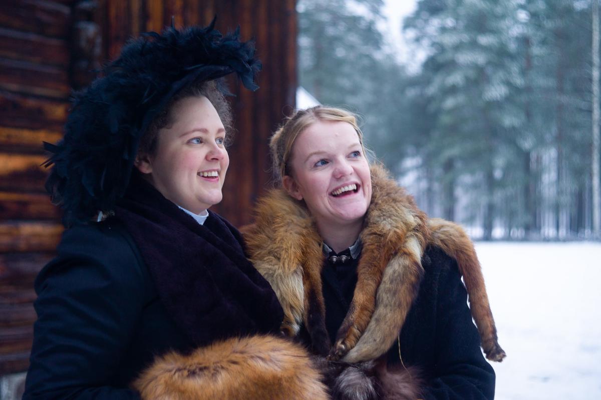 Husfrua med søster, Jul i stuene (Foto/Photo)