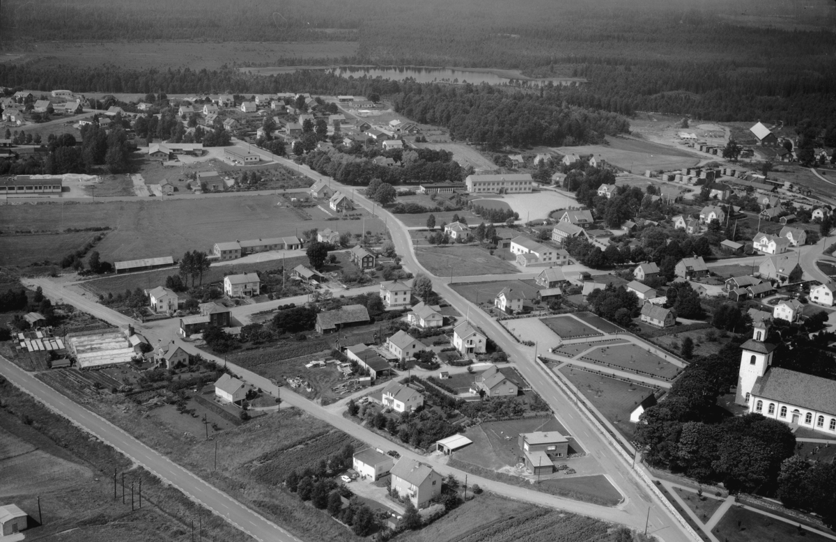 Flygfoto över Bredaryd i Värnamo kommun, Jönköpings län. 1141/1963