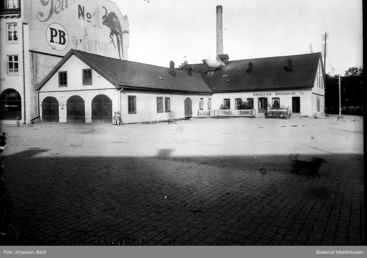 Hønefoss bryggeri ble stiftet i 1854 .Bryggeribygningen på Søndre Torv.