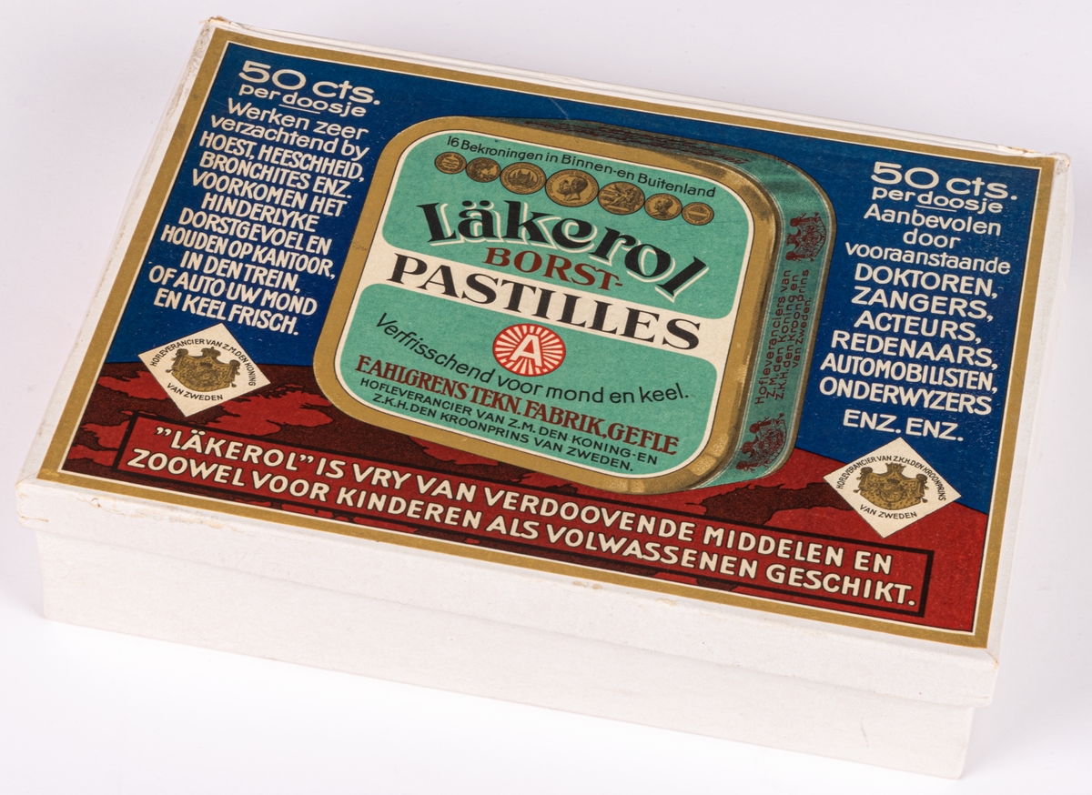 Reklamställ i papp för tablettaskar i plåt innehållande 15 Läkerol tablettaskar. Text på nederländska.