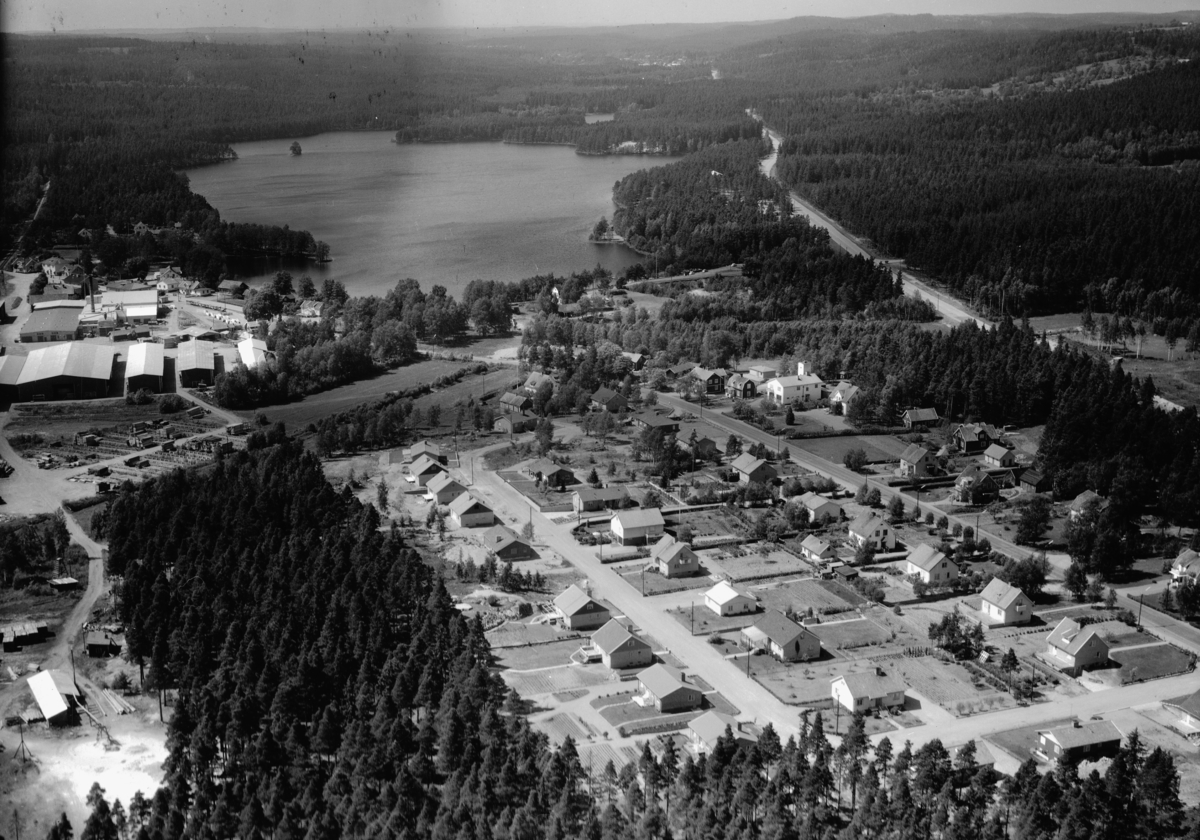 Flygfoto över Hjältevad i Eksjö kommun, Jönköpings län. 765/1964