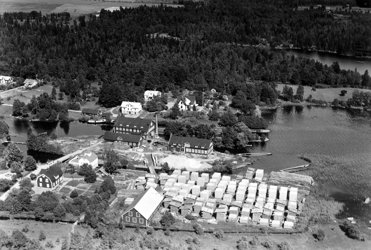 Åby Möbelfabrik och omgivningar. Byggnader och virkesupplag. 1936