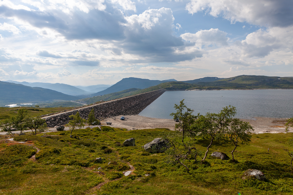 Sysendammen i Eidfjord er ein steinfyllingsdam og hovudmagasin for Sima kraftverk. Dammen er 1160 meter lang.