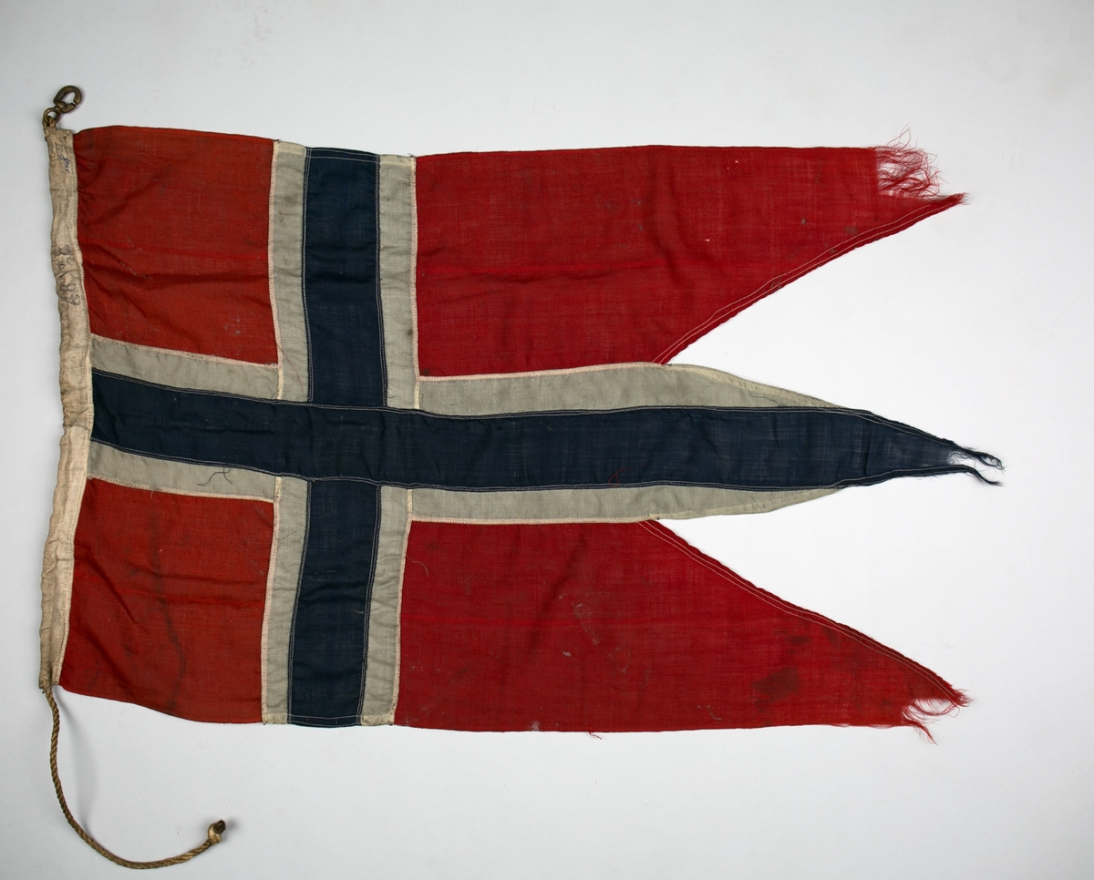 Norsk splittflagg brukt på en Sub-Chaser under krigen 1939-45. Med krok og tau.
