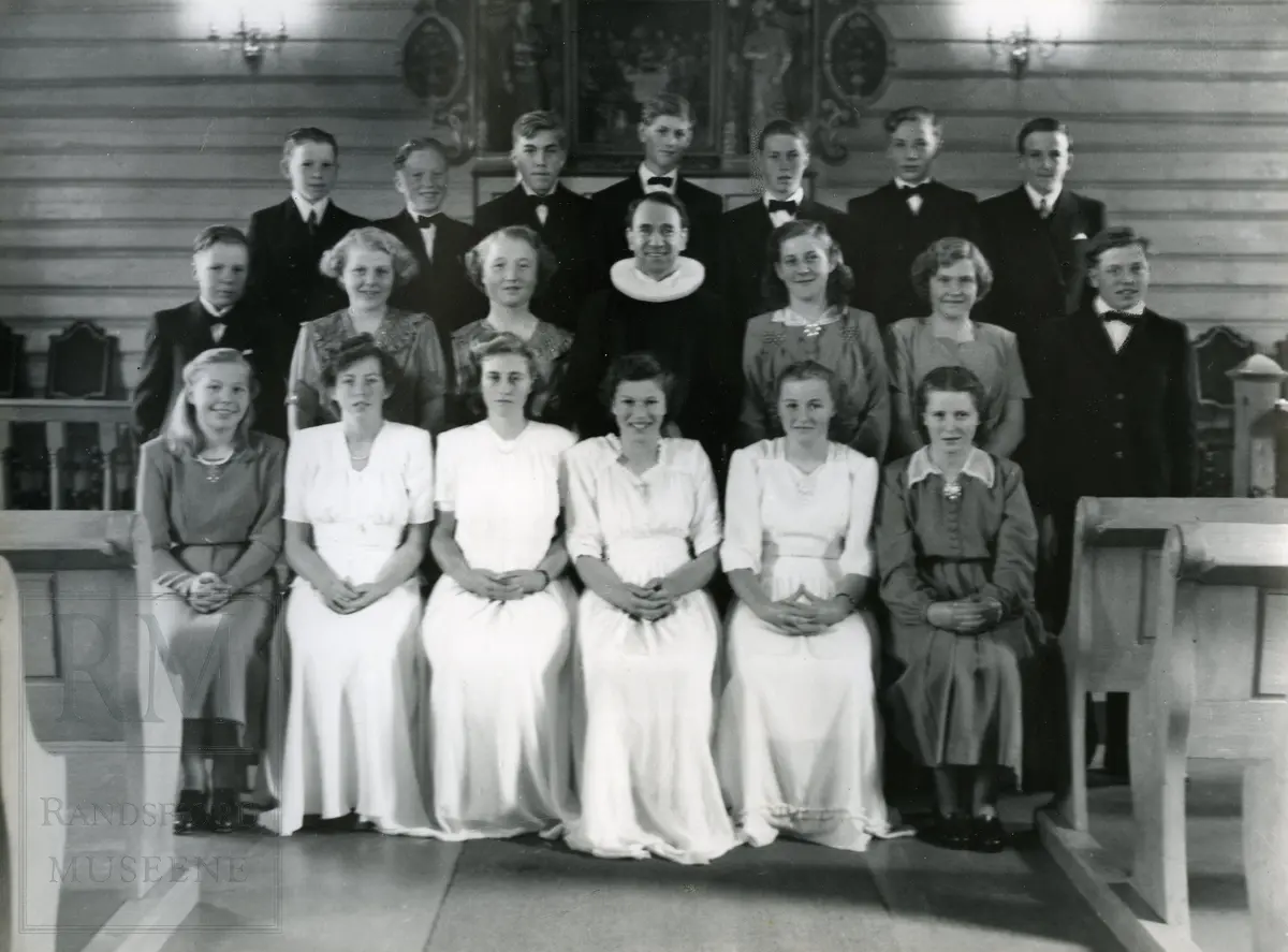 Konfirmasjon Sørum kirke 1950, konfirmanter og prest