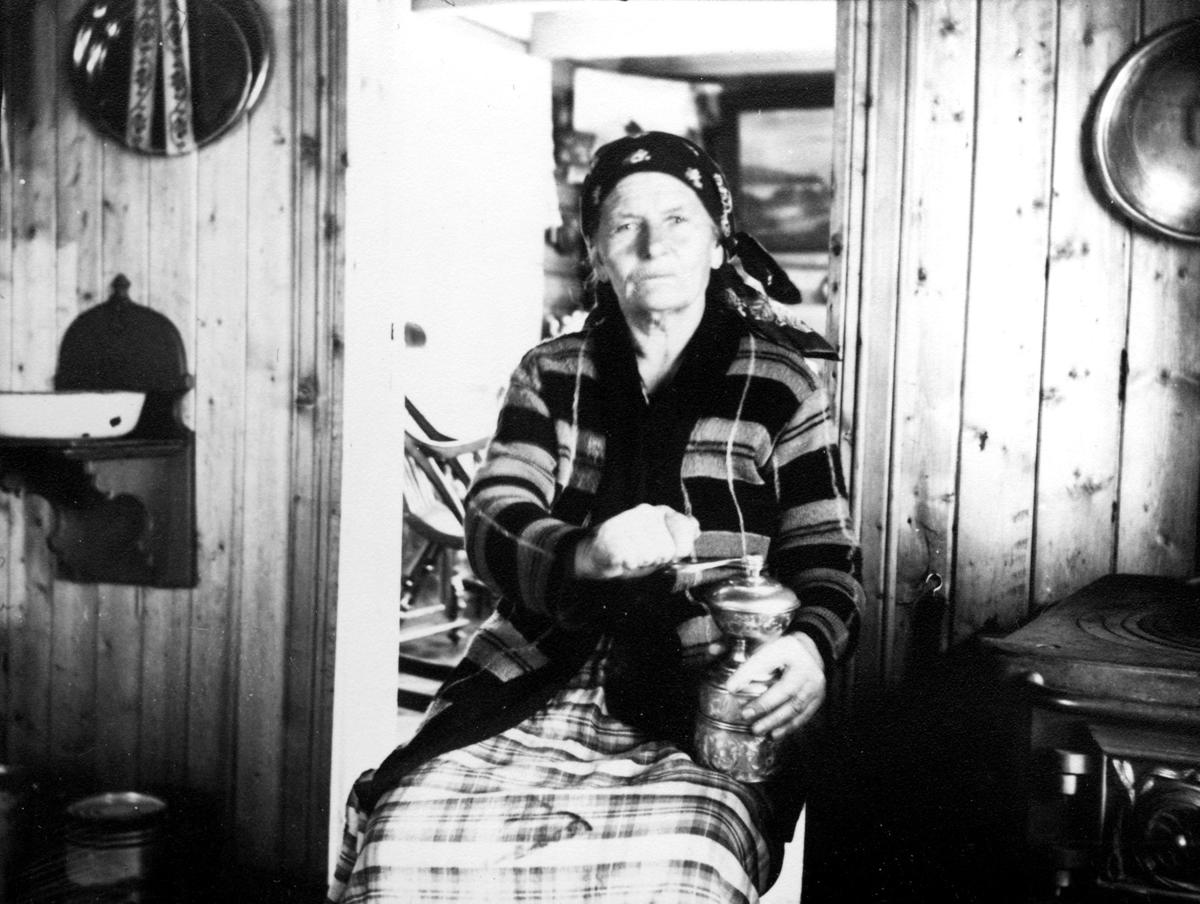 And older traveling woman with a coffee grinder, 1940