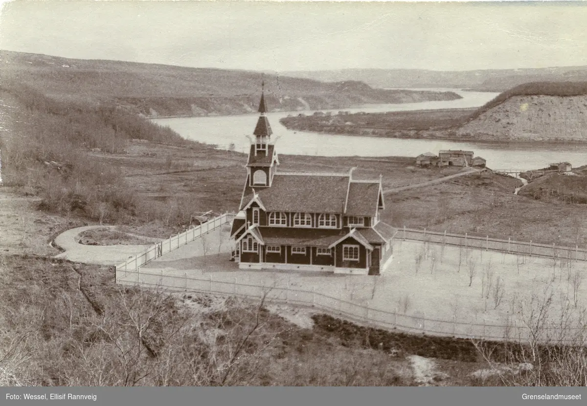 Neiden kirke med Neidenelva i bakgrunnen 1902