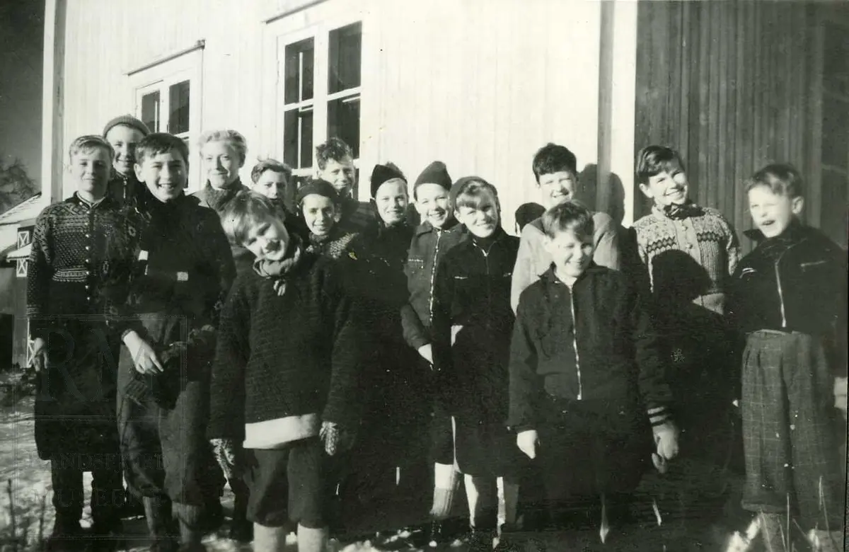 Pensjonatskole for 7. klasse på Vestgarden Raknerud og Øygard under andre verdenskrig. Gutter fra Oslo og Granåsen. 