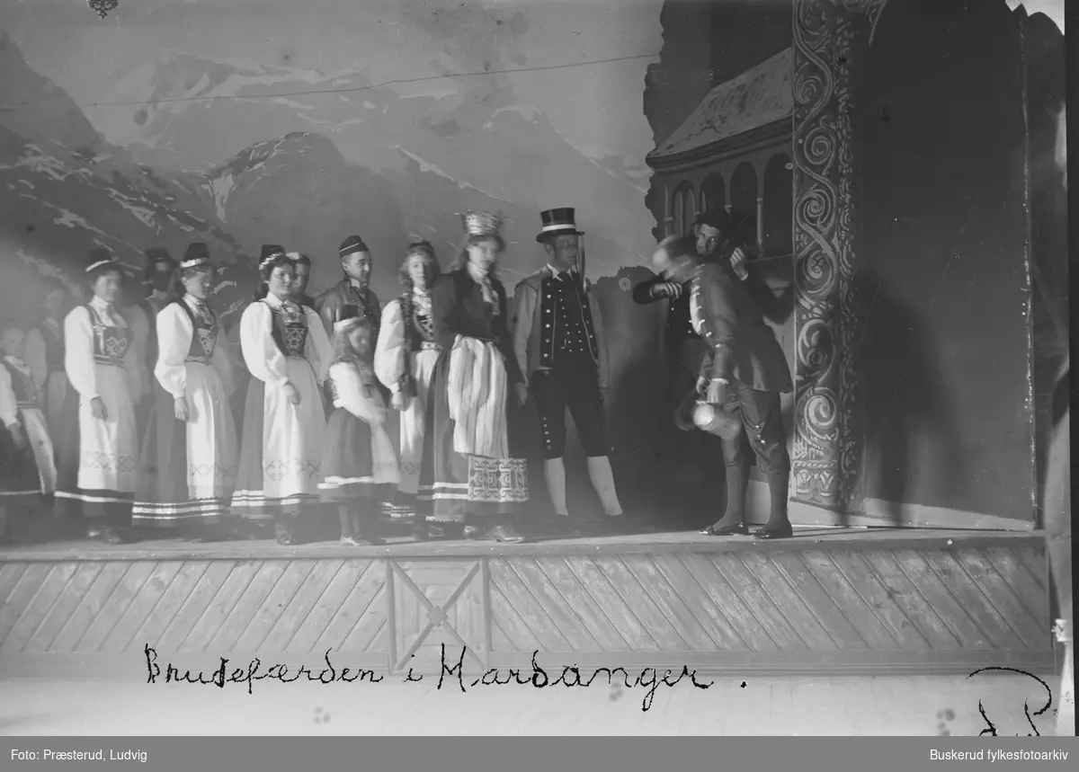 Åmot, Teaterforestilling på Nymoen
Brudeferd i Hardanger
ca 1900