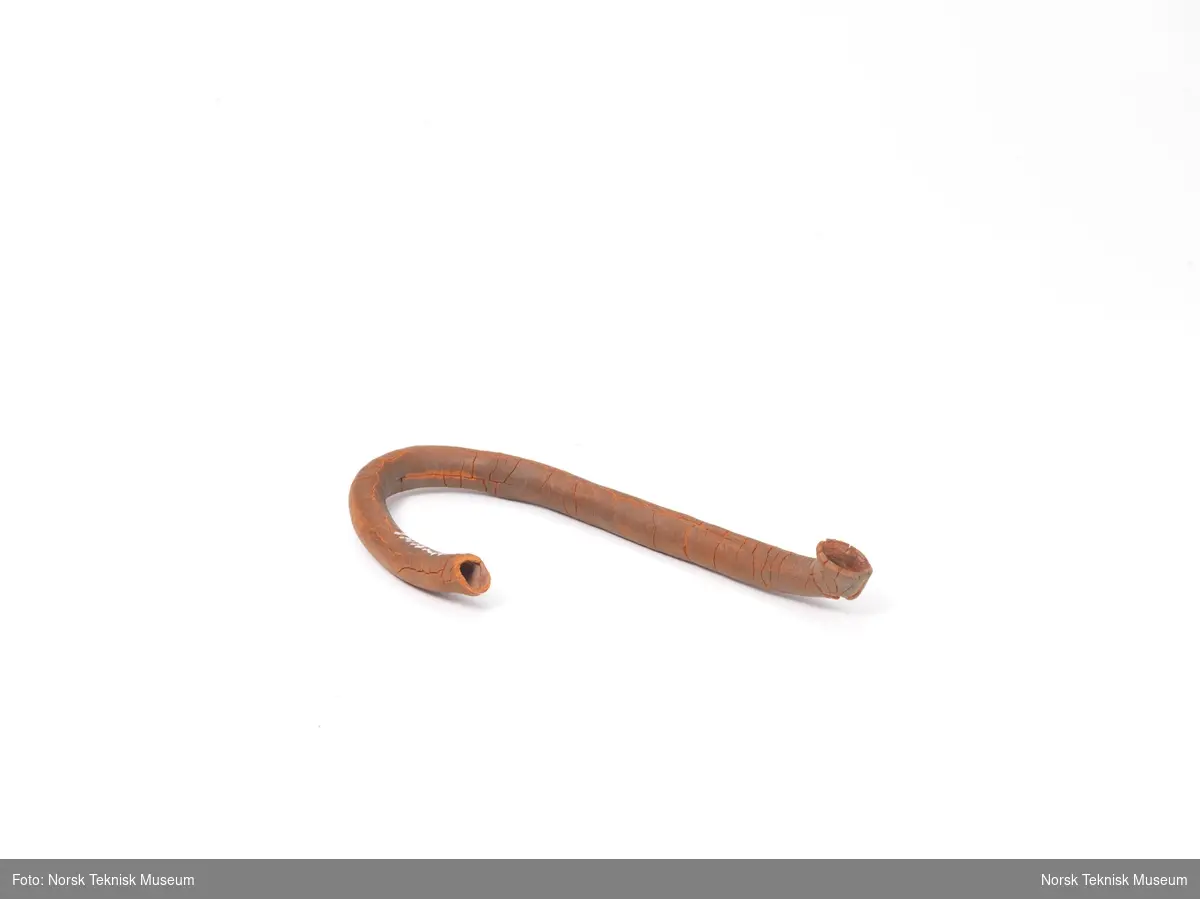 Løse slanger til klanganalyseapparat. Ulik lengde mellom ca 20-30 cm. Fleksibiliteten er mistet så de er ikke mulig å montere tilbake på gjenstanden.