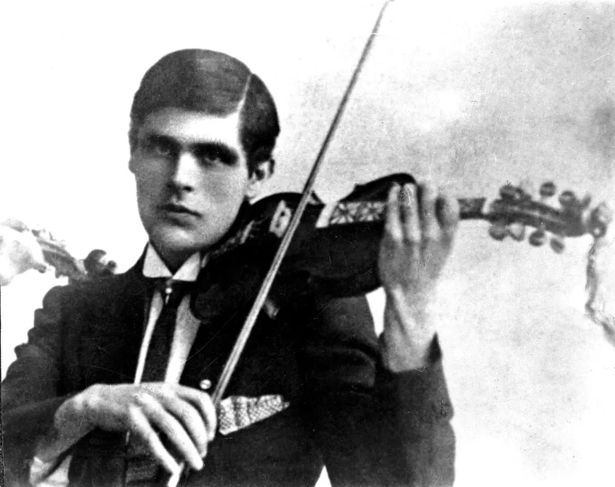 Nils Bakke and his fiddle.