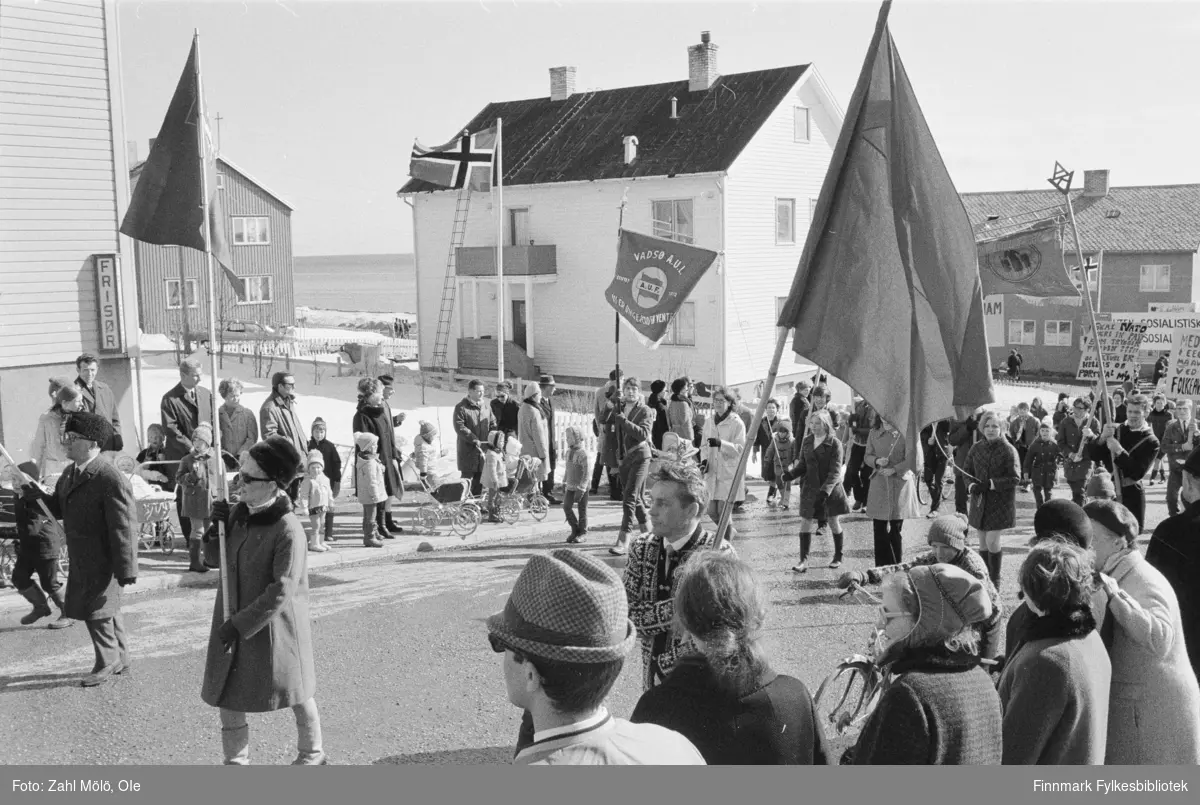 Vadsø, 17.mai 1970. 17.mai-toget.