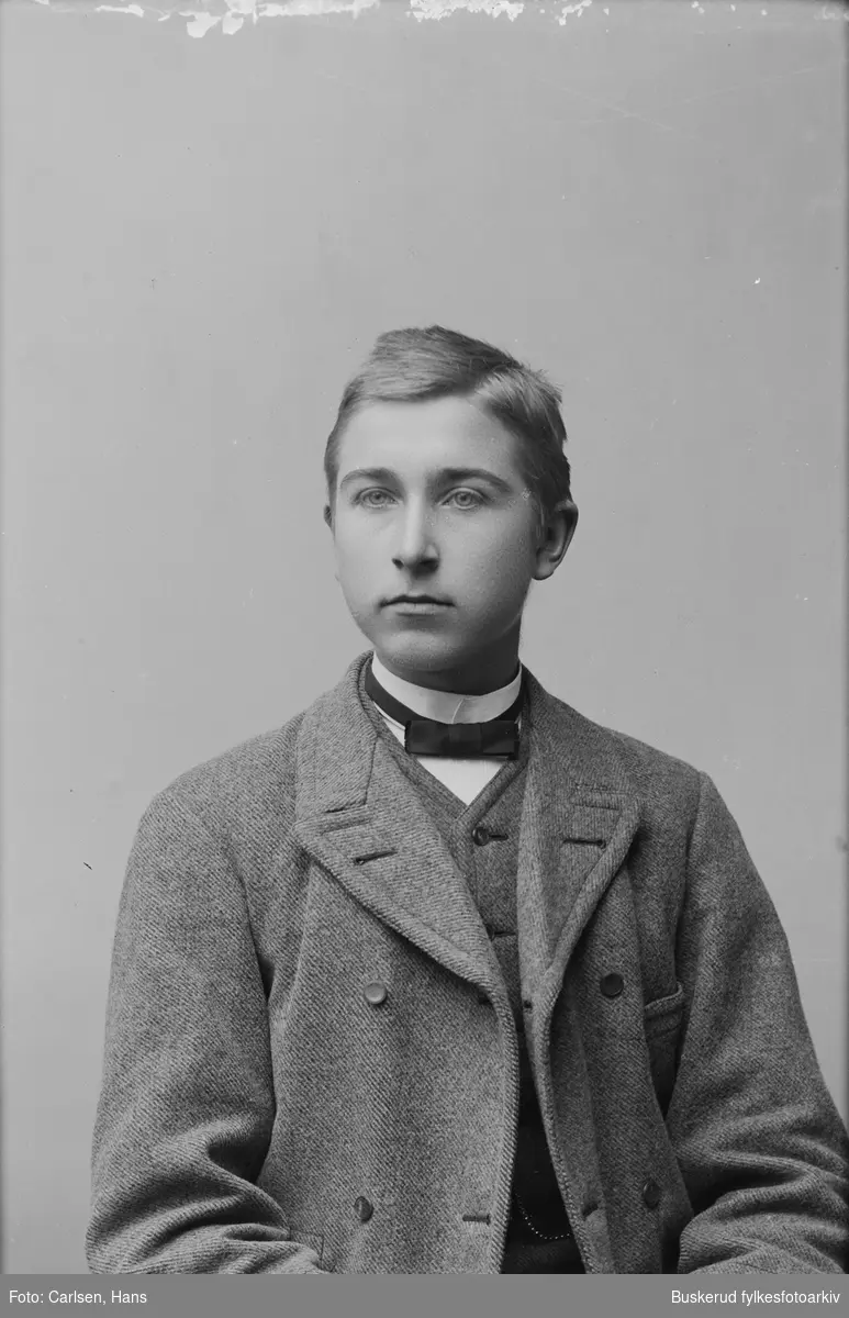 Skredder Ole T. Tangen
1897
Hønefoss