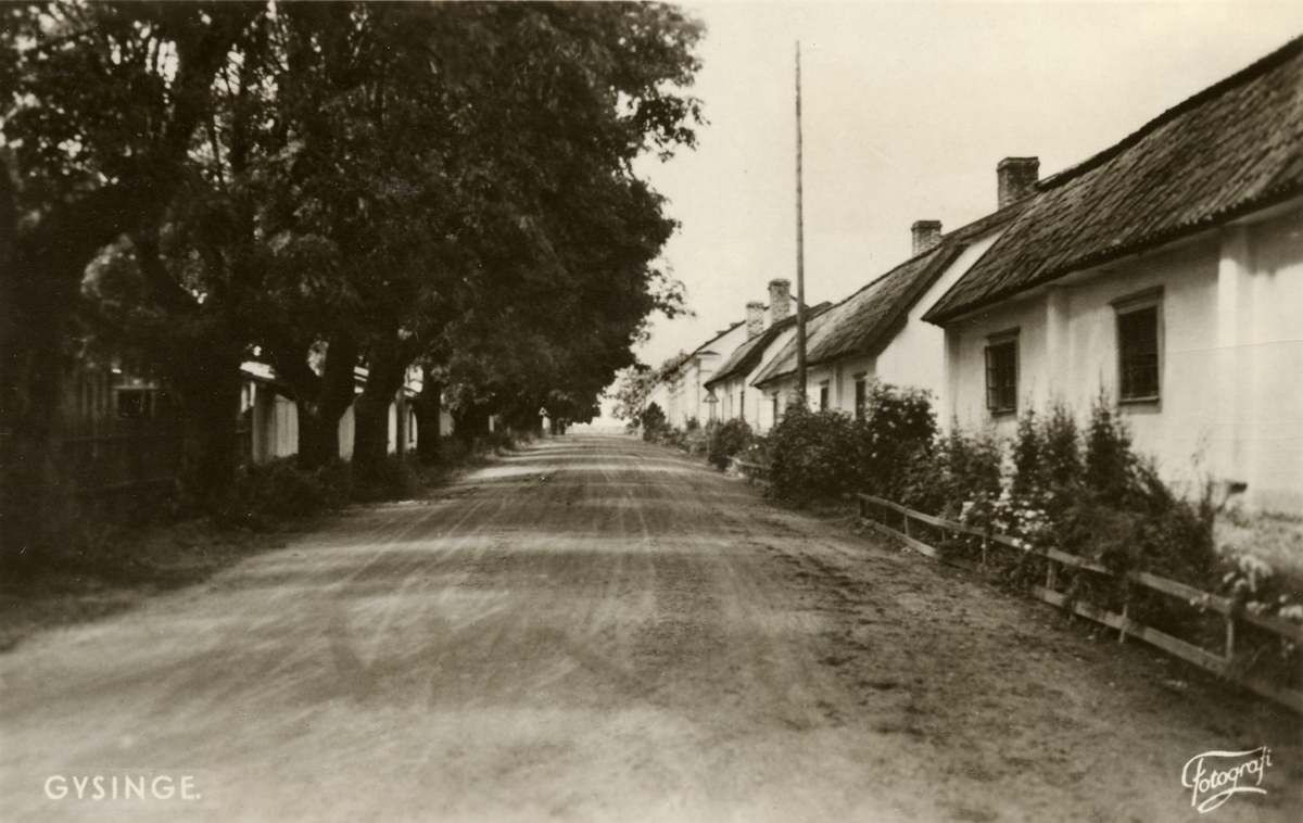 Text i fotoalbum: "1936. Aug. Rekognoseringar för Gävlemanövern, Kvarteret i Gysinge".