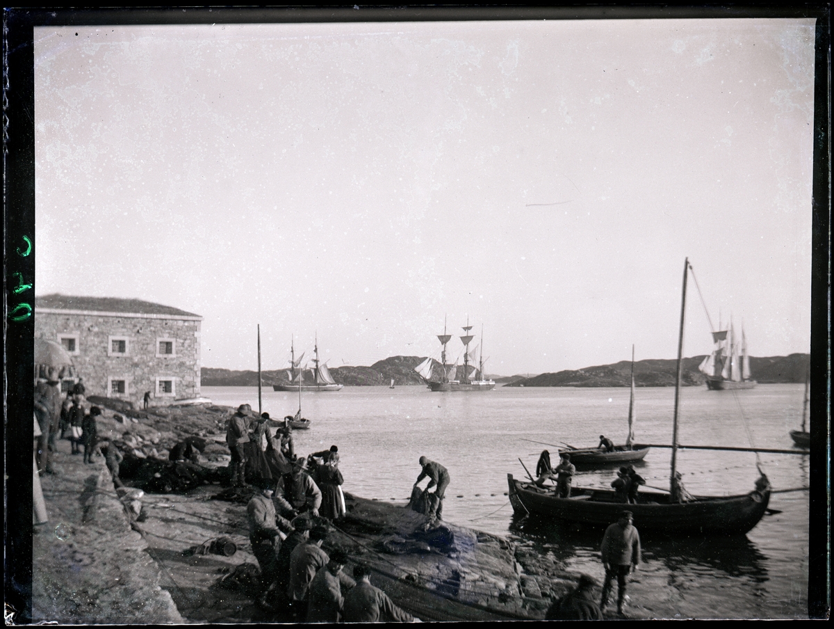 Fiskare med landvad vid södra Strandverket.