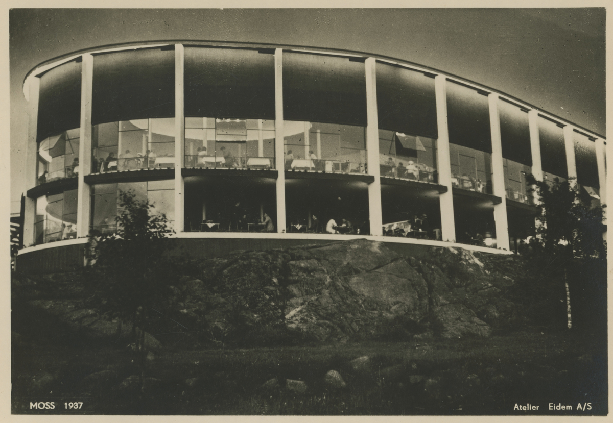 Postkort fra Mosseutstillingen i 1937. 2 postkort som viser hovedrestauranten og på det ene kortet også Bytårnet.