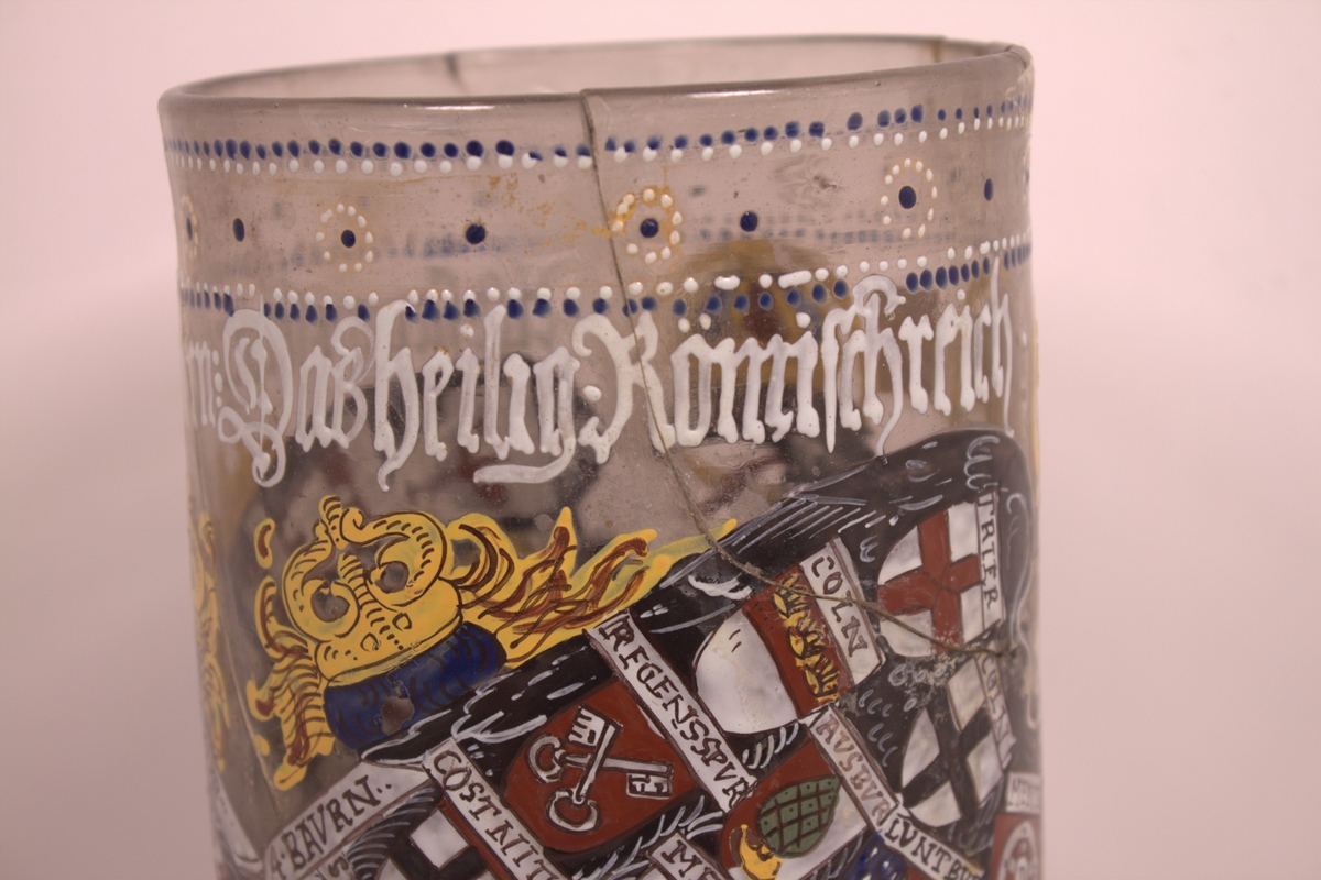 Glasspokal, ca 1600, med tyske våpenskjold