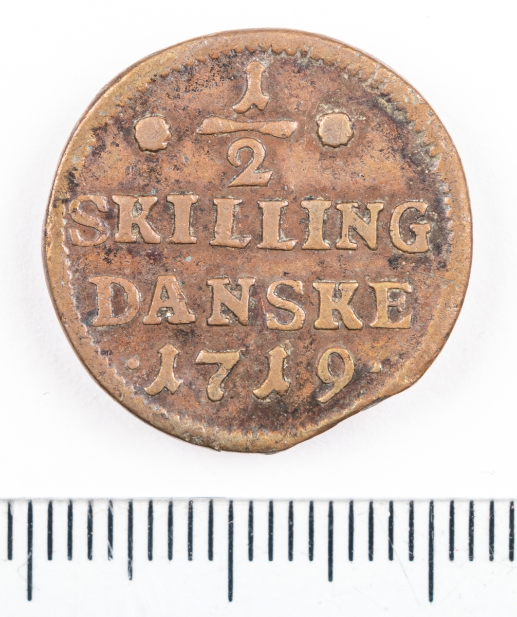 Mynt, Danmark, 1719, ½ Skilling.