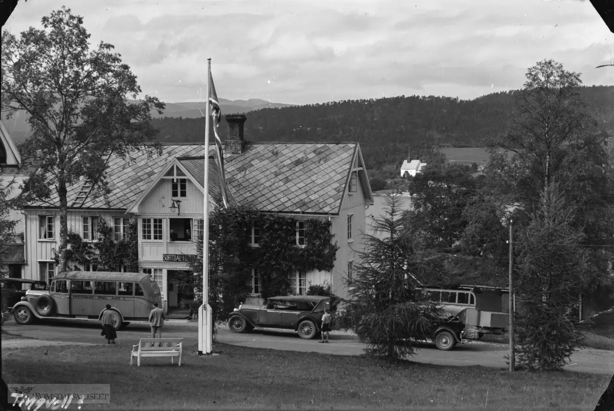 Sortdal-Hotell. Kristiansund-Opdal Auto A/S Angvik Auto.