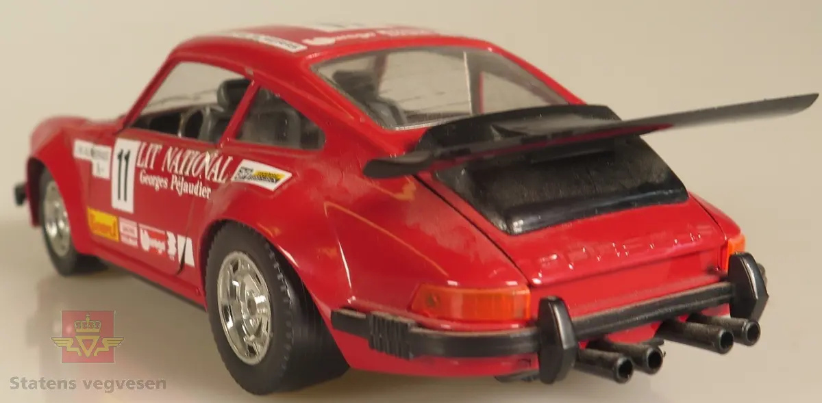 Modellbil av en Porsche 911, modellbilen er farget rød.