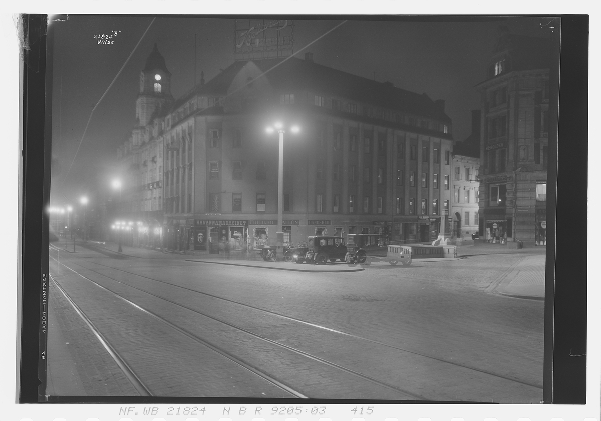Grand hotel ligger på Karl Johans gate. Fotografert 1927.