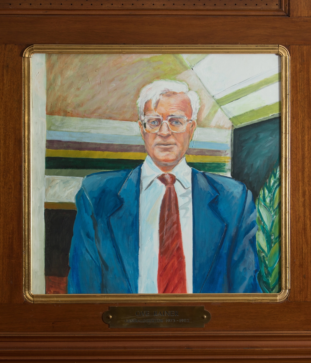 Porträtt i olja av Generaldirektör Ove Rainer.

Duken är fäst på en träskiva. En mässingsskylt med text: "Ove Rainer
Generaldirektör 1973-1982" tillhör.