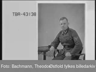 Portrett av tysk soldat i uniform,  Josef Hermann.