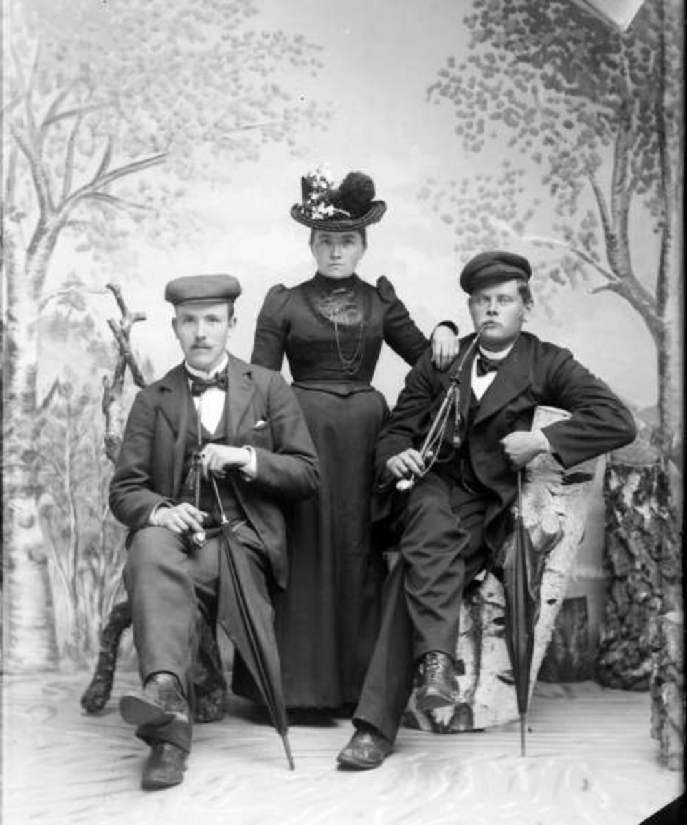 Pro: Konduktør Doknes´ gruppe. 11.06.1901. Gruppebilde, kvinne, menn med piper.