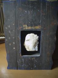 Andlet mellom rørsler [Skulptur - Tre]