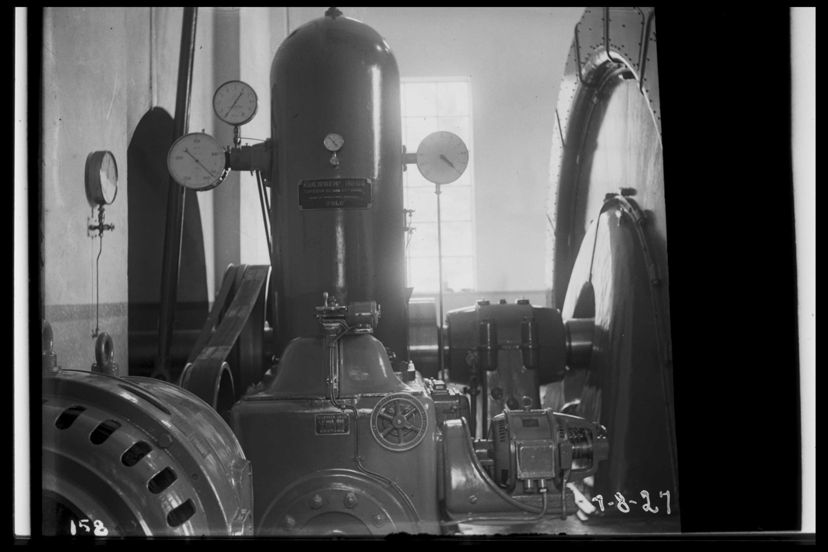 Arendal Fossekompani i begynnelsen av 1900-tallet
CD merket 0470, Bilde: 48
Sted: Flaten
Beskrivelse: Turbinregulator