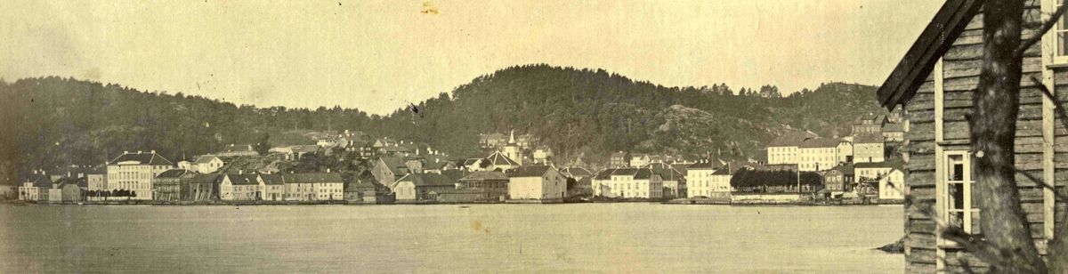 Stedsbilder Arendal
Arendal panorama - 1862 
Aaks 44 - 4 - 7 Bilde nummer 60