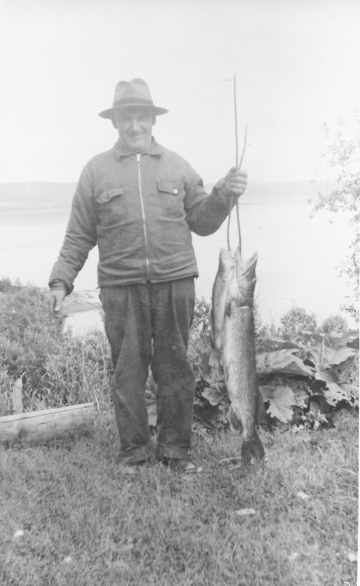 Karsten Berg (Stang) har vært på Øyeren og fisket gjedde.