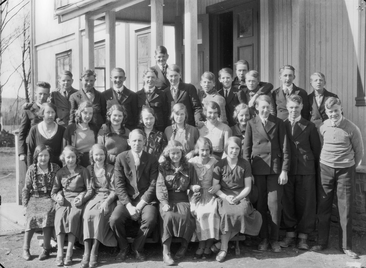 Otto Nordheim, framhaldsskolelærer på Råholt framhaldsskole. Bildet er mest sannsynlig tatt like før krigen. Bildet er da tatt på Tingvoll fordi skolen holdt til der fram til krigen.