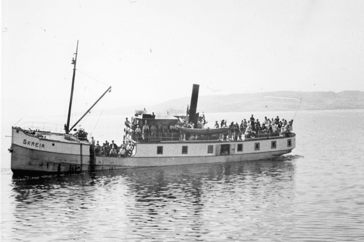 Båten ”SKREIA” på Mjøsa.