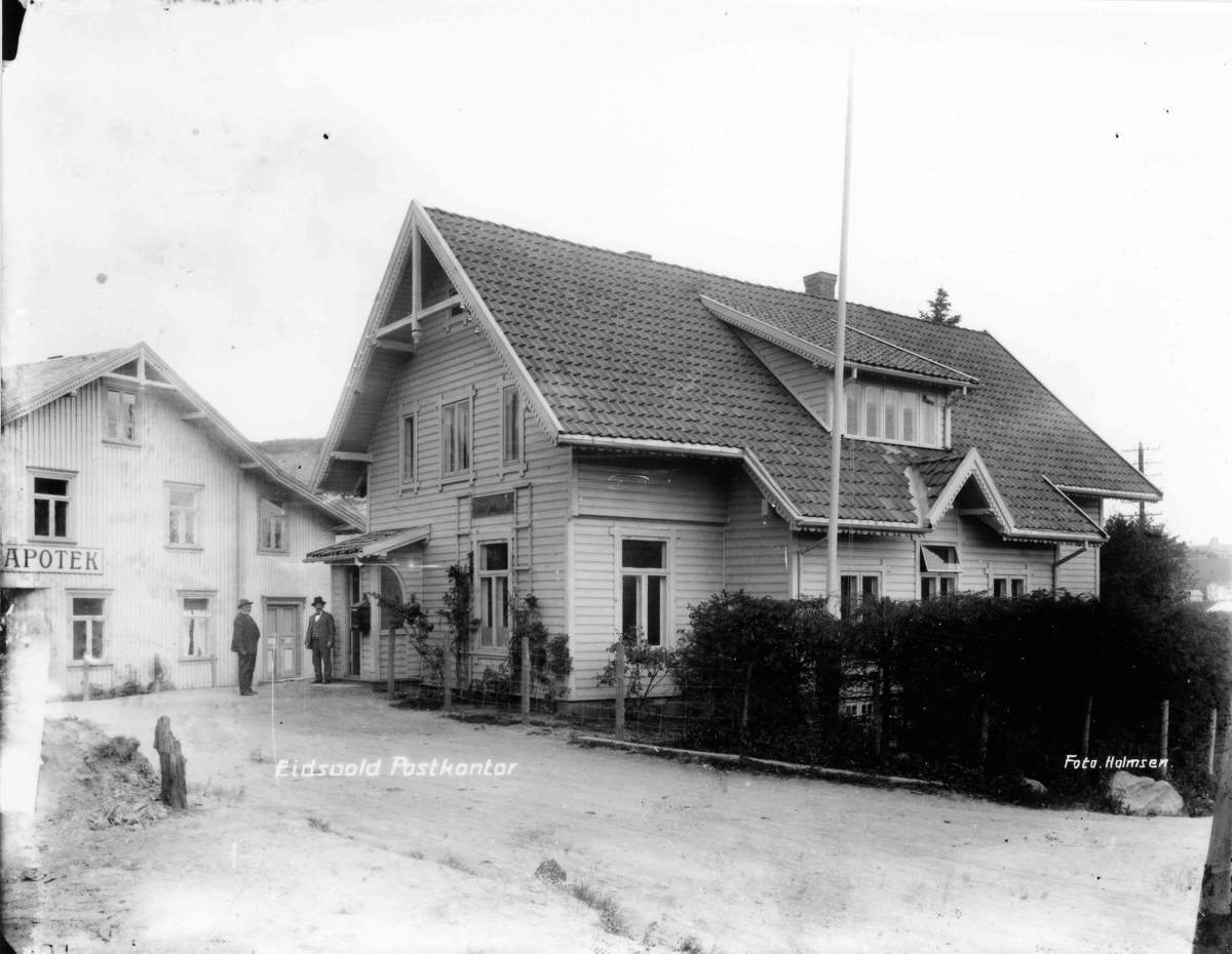 Eidsvoll Apotek og Eidsvoll Postkontor