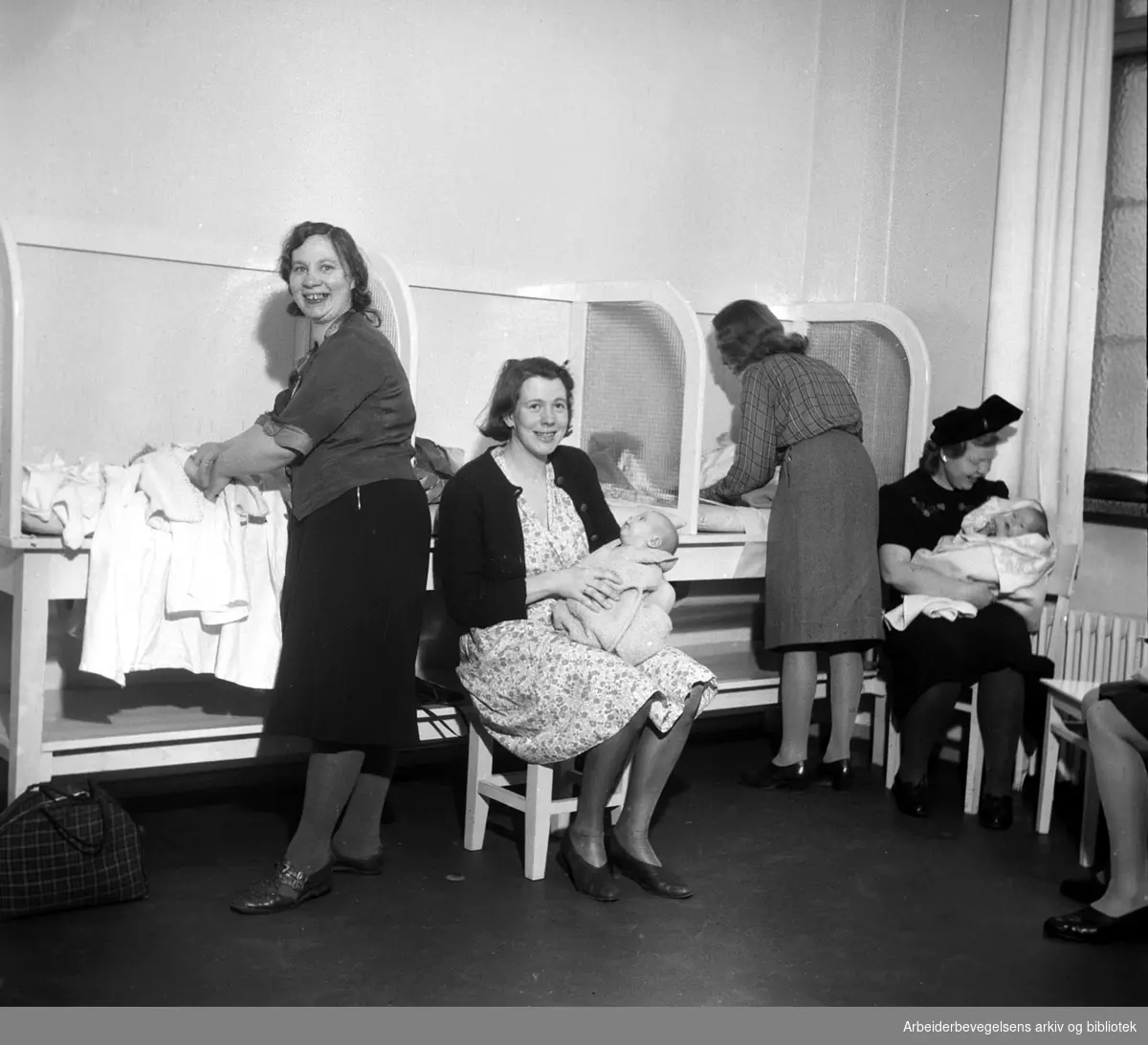 Mødrehygienekontoret i Folketeaterbygingen,.mai 1947.