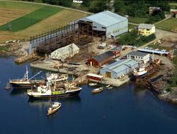Aukra bruk..Trebåt i front: Håkon,Lamas,Sulanger på slipen T