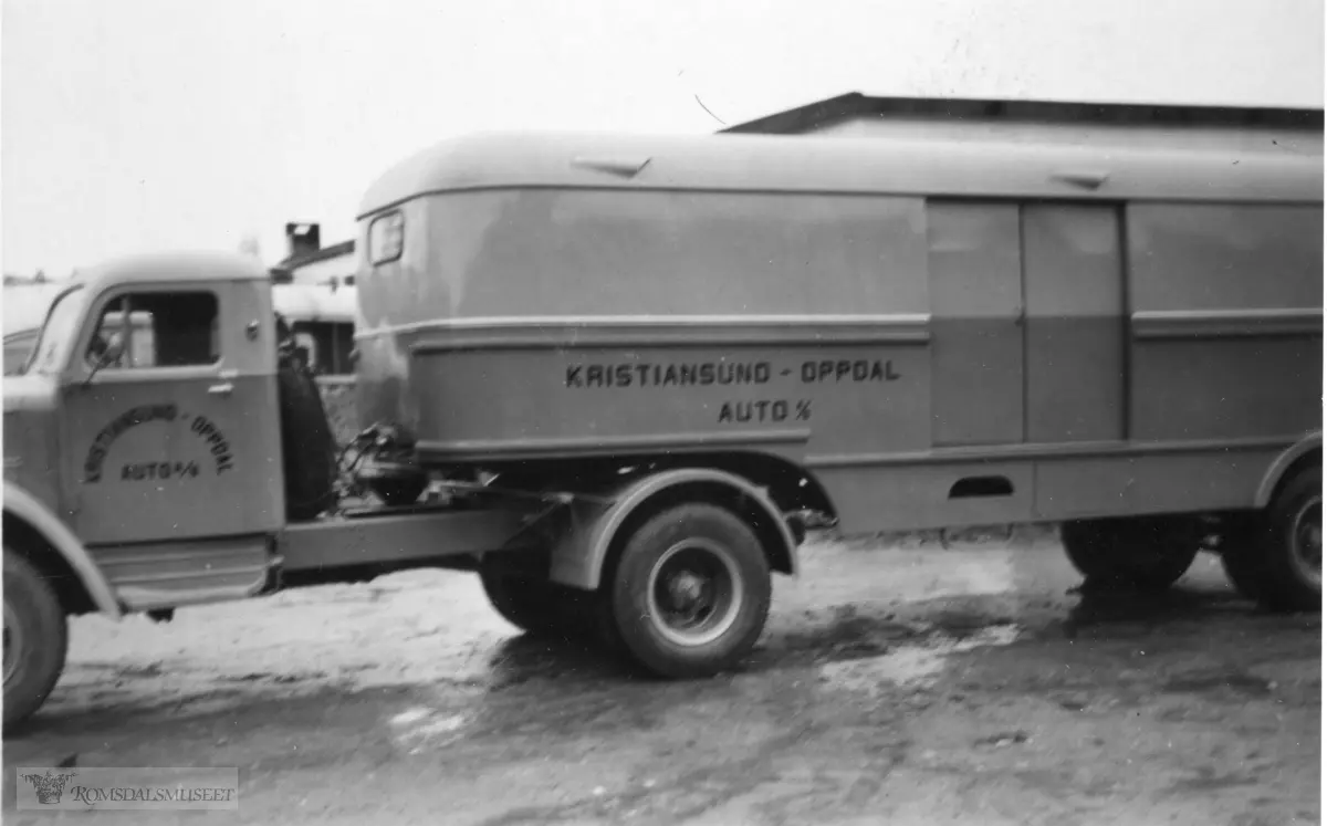 Kristiansund-Oppdal Auto..Scania Vabis. reg nr: T-6031/T-6032..Semitrailer, gods 6,9 t..(1954)