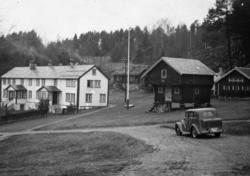 Sølsnes gård, Sølsnes. Bil med reg nr T-2793..Bilen er en Wi