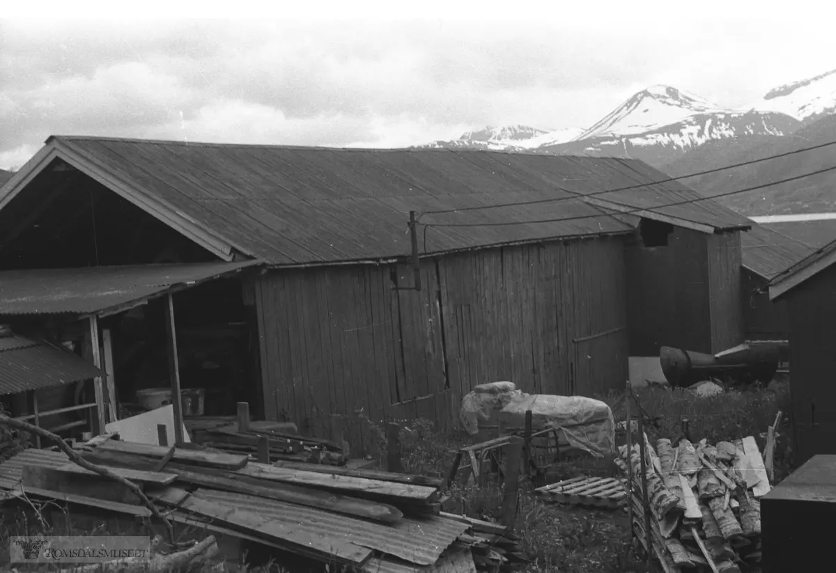 Våningshus under restaurering i 1989. ..(Se Gjermundnesboka side 73-78)