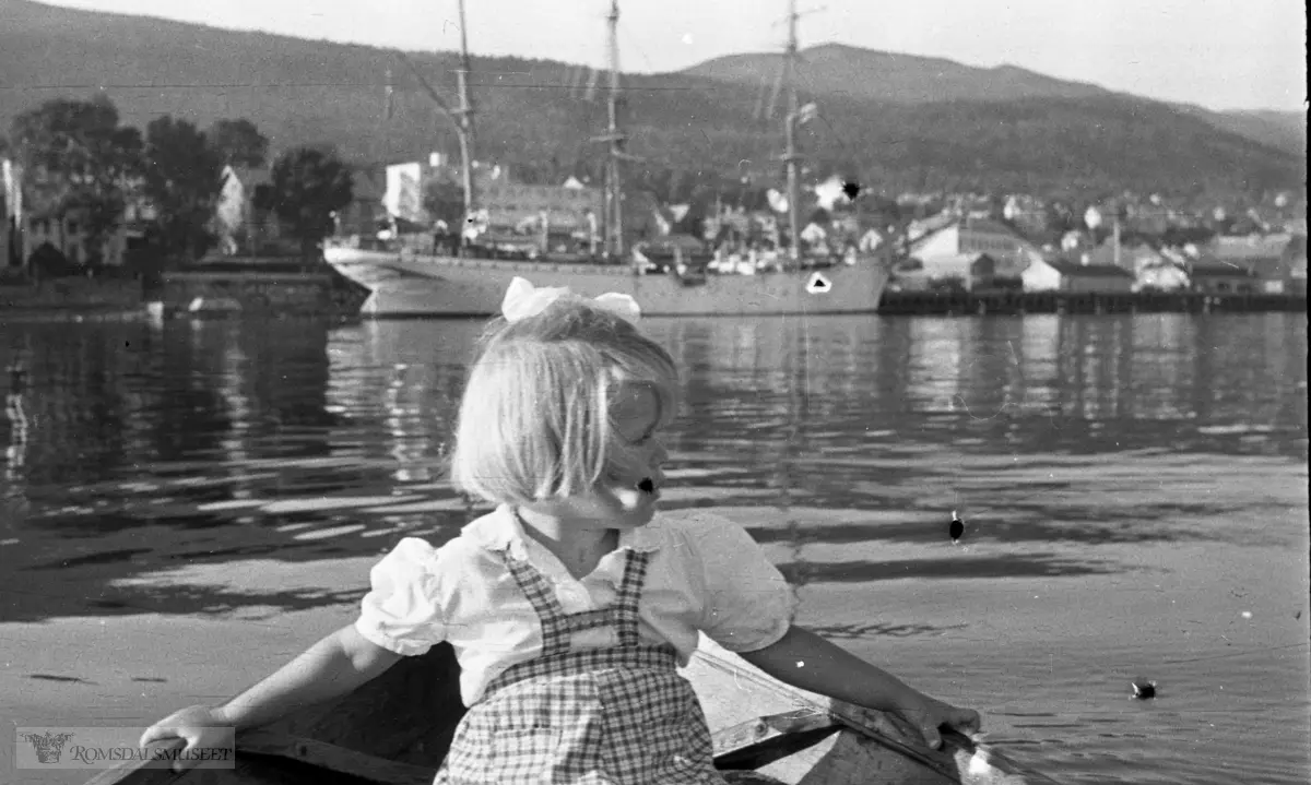 Statsråd Lehmkuhl i Molde 1947..(Står ikke dato på film men Lehmkuhl var her 18.08.1947, uvist hvor mange dager).