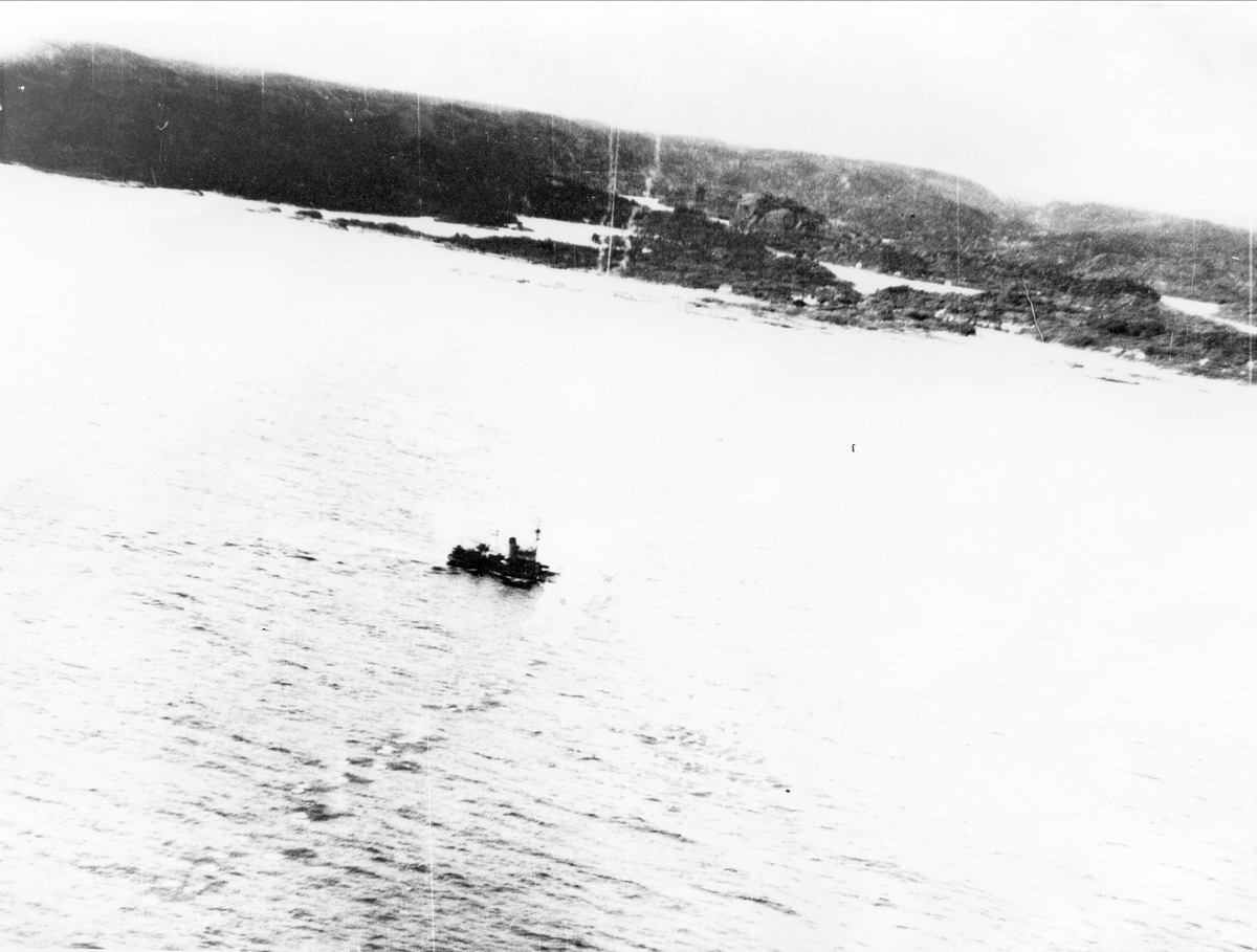 Banff Strike Wing angriper et tysk patruljefartøy.