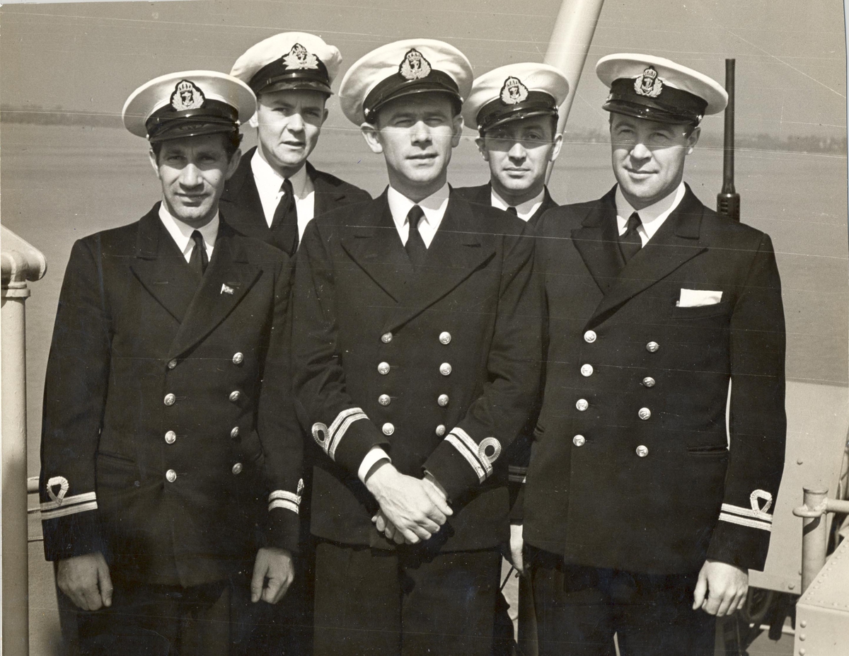 En gruppe norske offiserer som var ombord på Undervannbåtjageren King Haakon VII.